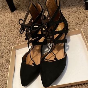 Black flats size 8 women’s shoes. Never used still in box